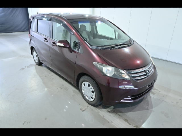 HONDA FREED — фото