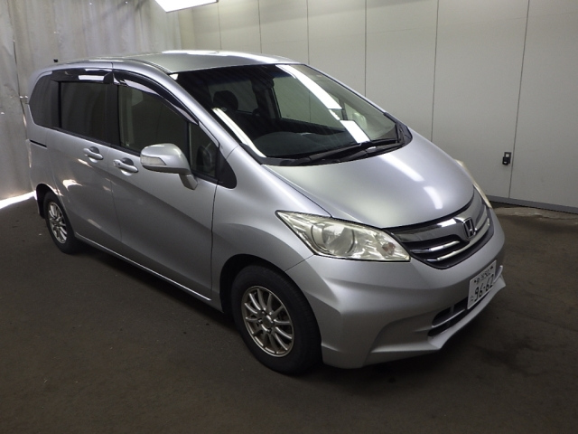 HONDA FREED — фото