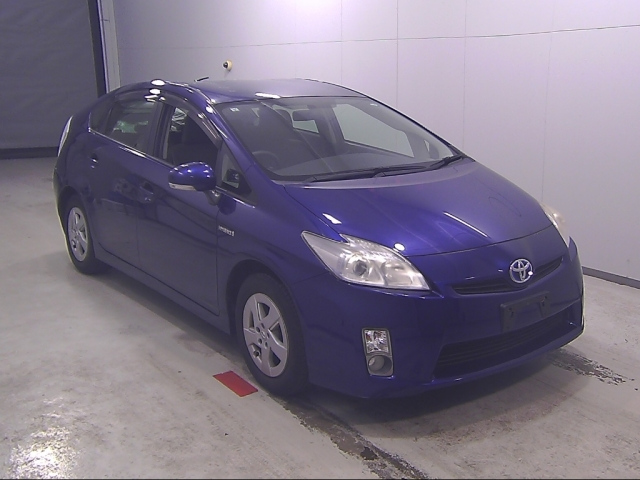 TOYOTA PRIUS — фото