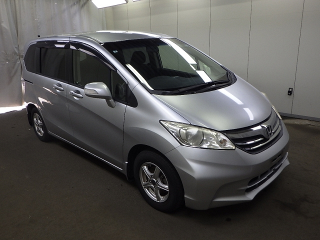 HONDA FREED — фото