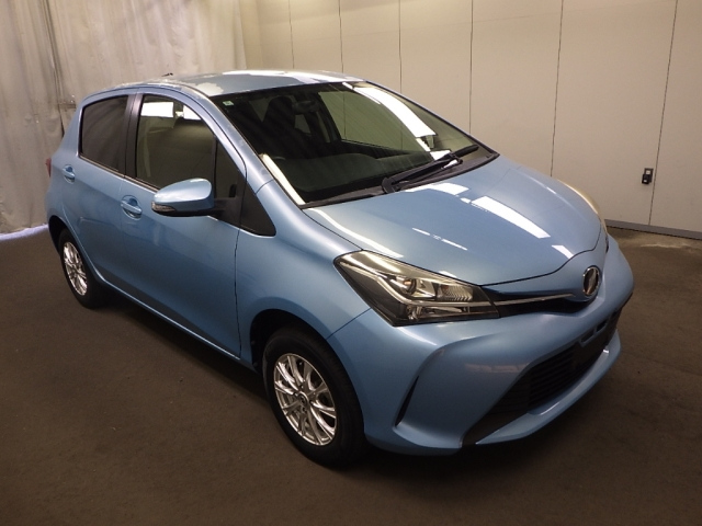 TOYOTA VITZ — фото
