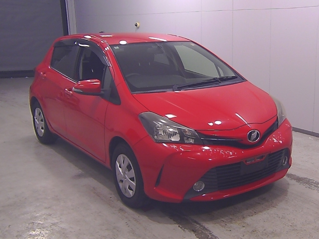TOYOTA VITZ — фото