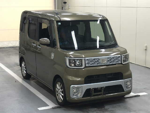 DAIHATSU WAKE — фото