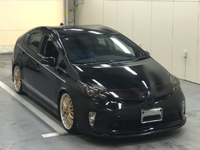 TOYOTA PRIUS — фото