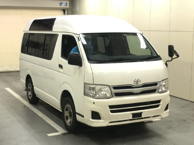 TOYOTA HIACE — фото
