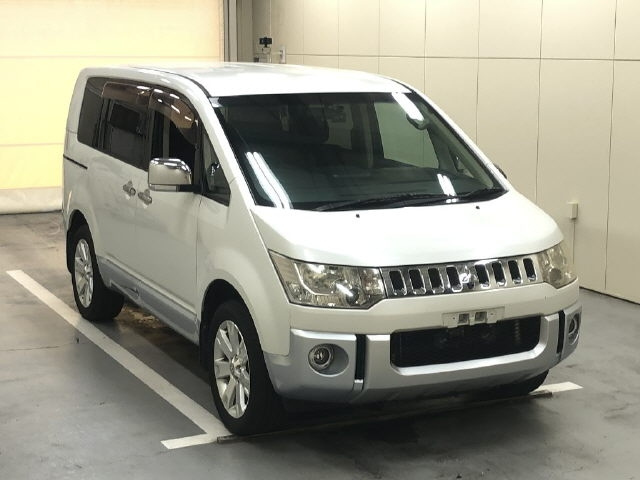 MITSUBISHI DELICA — фото