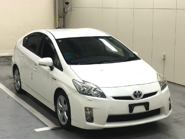 TOYOTA PRIUS — фото