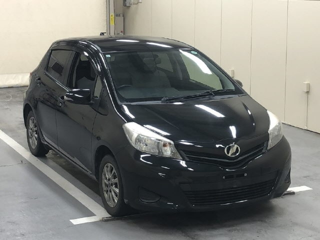 TOYOTA VITZ — фото