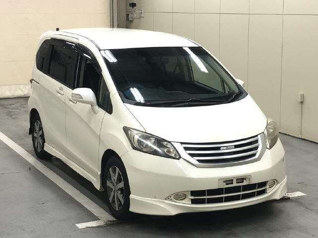 HONDA FREED — фото