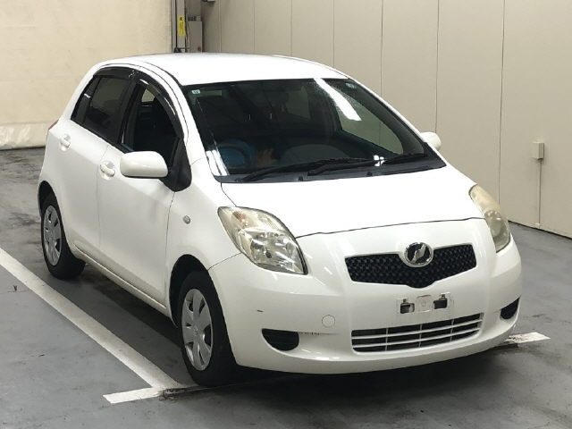 TOYOTA VITZ — фото