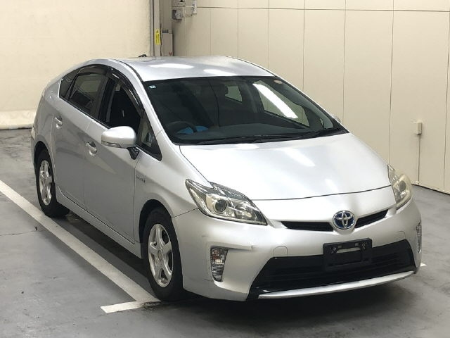 TOYOTA PRIUS — фото