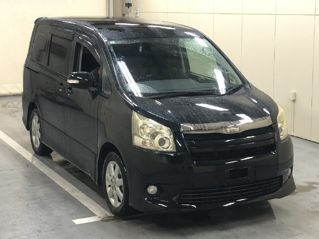 TOYOTA NOAH — фото