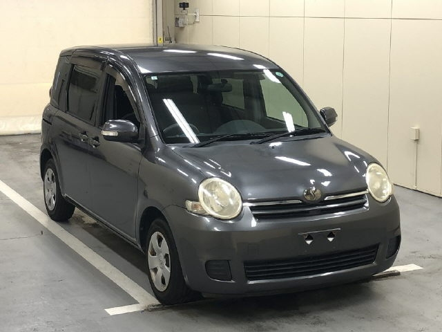 TOYOTA SIENTA — фото
