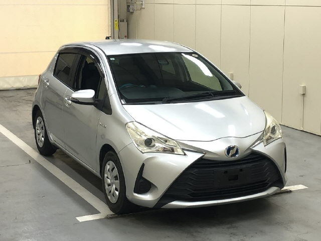 TOYOTA VITZ — фото