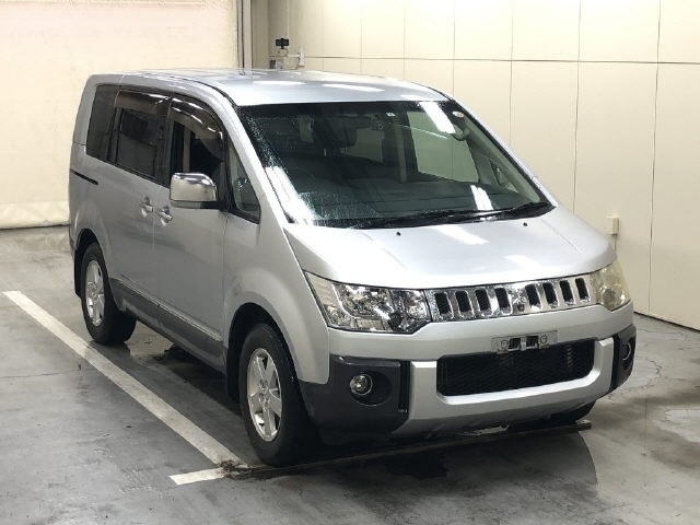 MITSUBISHI DELICA — фото