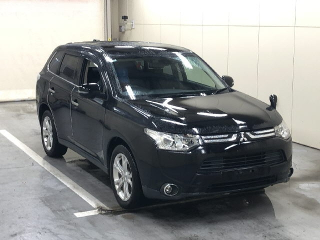 MITSUBISHI OUTLANDER — фото