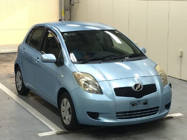 TOYOTA VITZ — фото