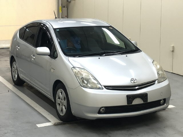 TOYOTA PRIUS — фото