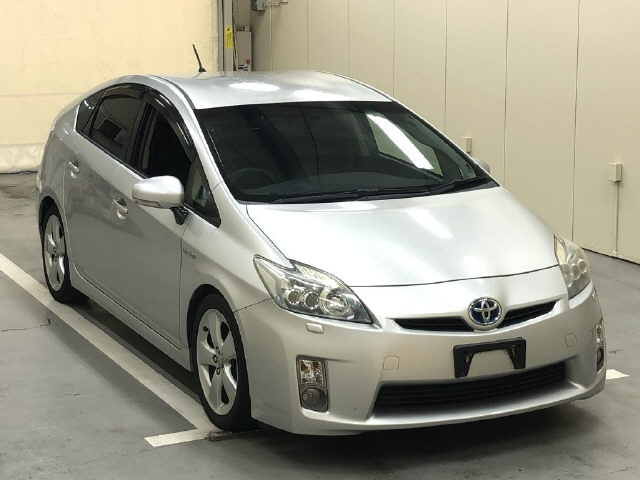TOYOTA PRIUS — фото
