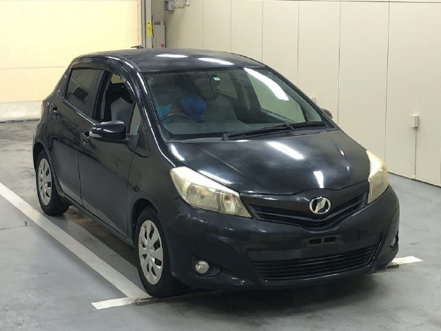 TOYOTA VITZ — фото