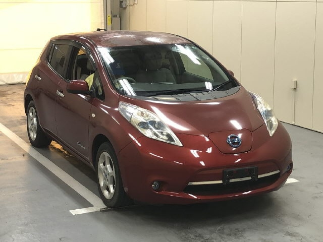 NISSAN LEAF — фото