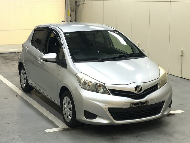 TOYOTA VITZ — фото