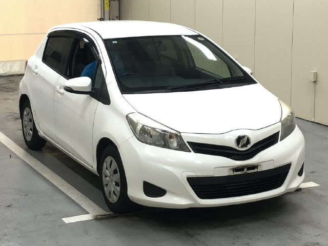 TOYOTA VITZ — фото