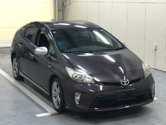 TOYOTA PRIUS — фото