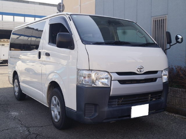 TOYOTA HIACE — фото