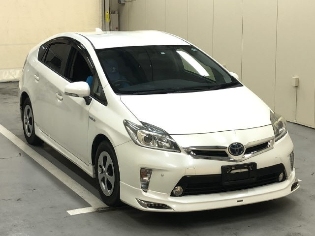 TOYOTA PRIUS — фото