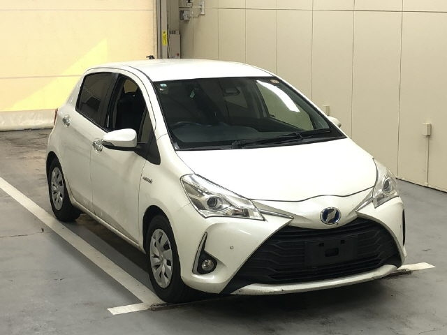 TOYOTA VITZ — фото