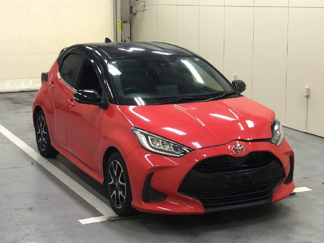 TOYOTA YARIS — фото