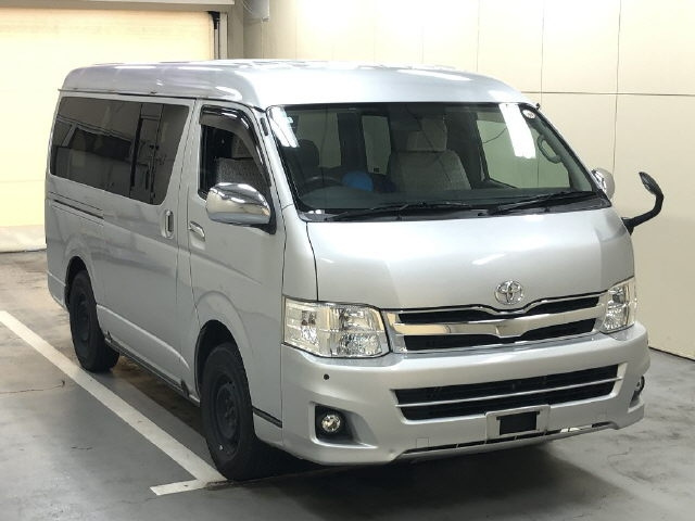 TOYOTA HIACE — фото