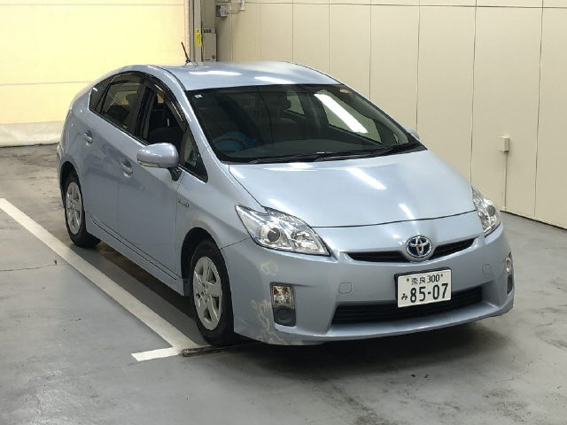 TOYOTA PRIUS — фото