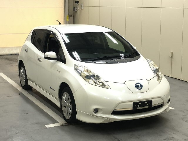 NISSAN LEAF — фото