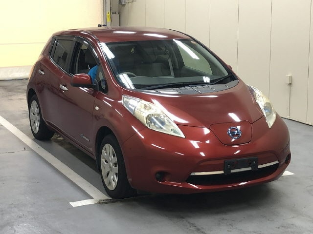 NISSAN LEAF — фото