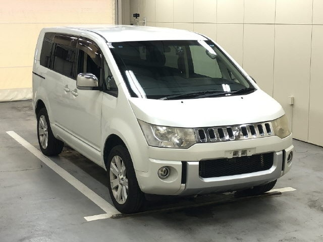 MITSUBISHI DELICA — фото