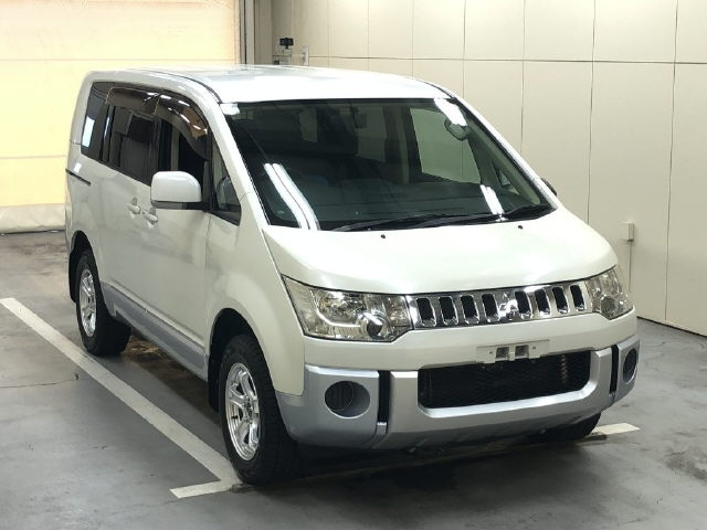 MITSUBISHI DELICA — фото