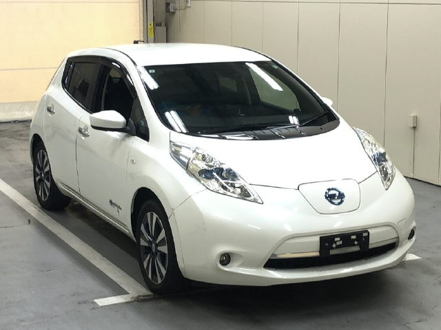 NISSAN LEAF — фото