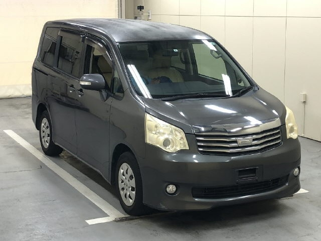 TOYOTA NOAH — фото