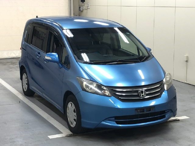 HONDA FREED — фото