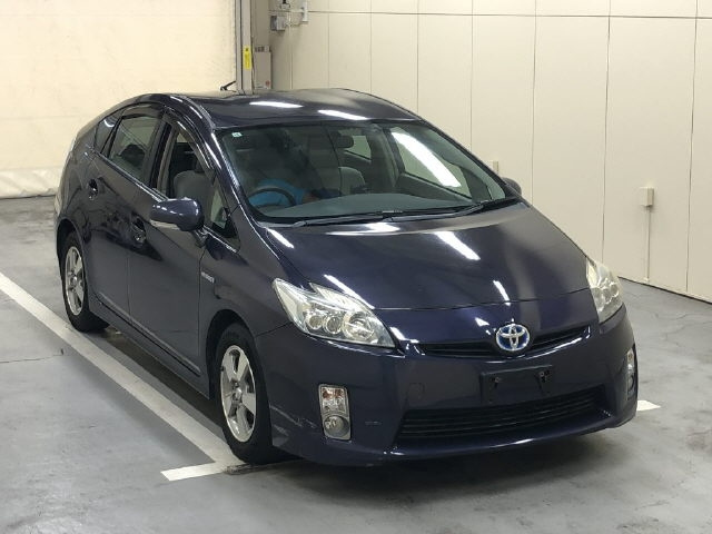 TOYOTA PRIUS — фото