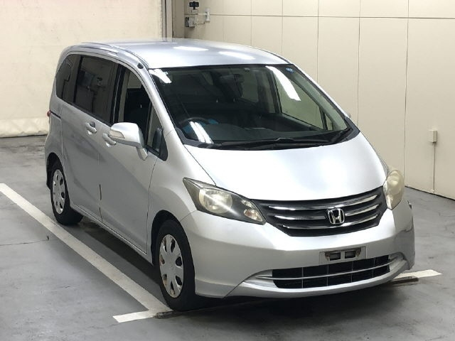 HONDA FREED — фото