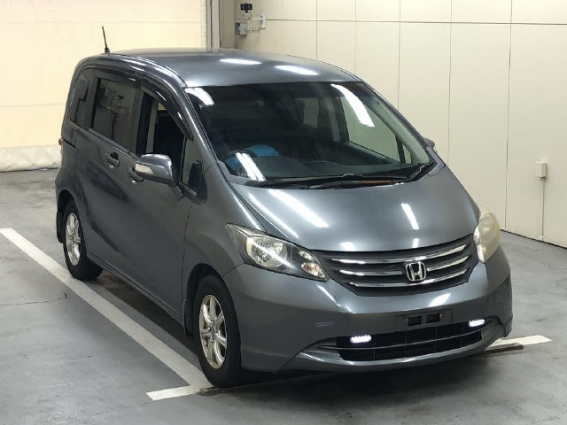 HONDA FREED — фото