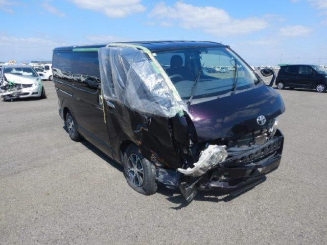 TOYOTA HIACE — фото
