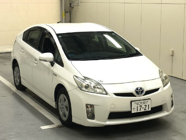 TOYOTA PRIUS — фото