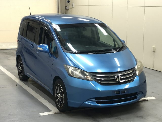 HONDA FREED — фото
