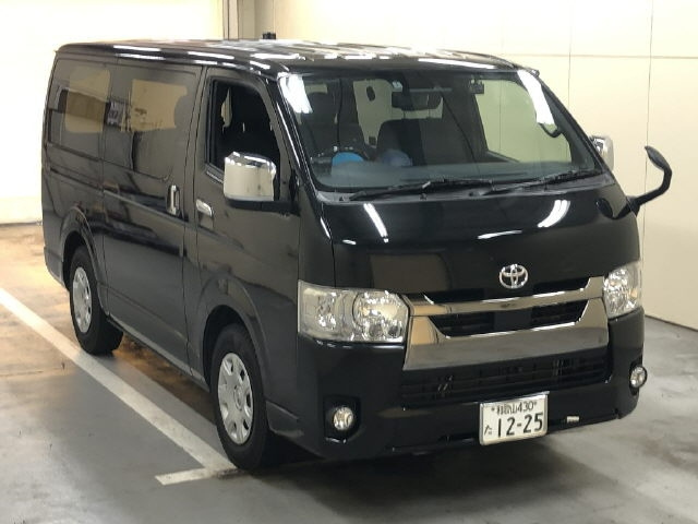 TOYOTA HIACE — фото