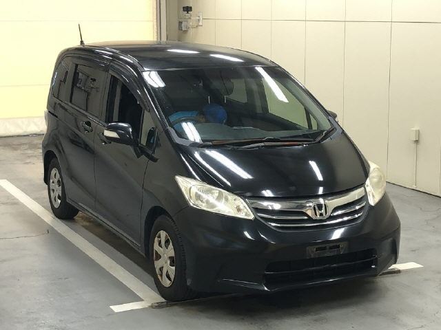 HONDA FREED — фото