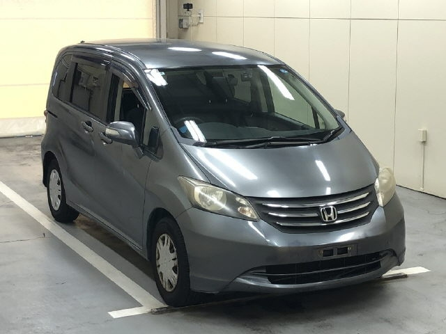 HONDA FREED — фото